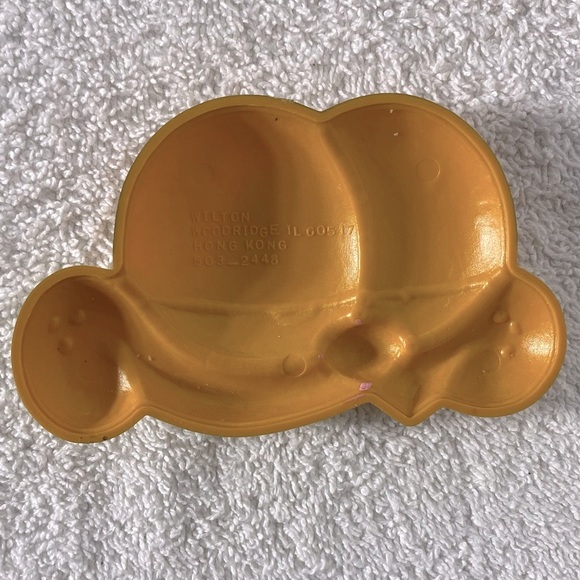 Vintage 1978 Wilton Garfield Cake Pan With Plastic Garfield Face - Picture 9 of 15